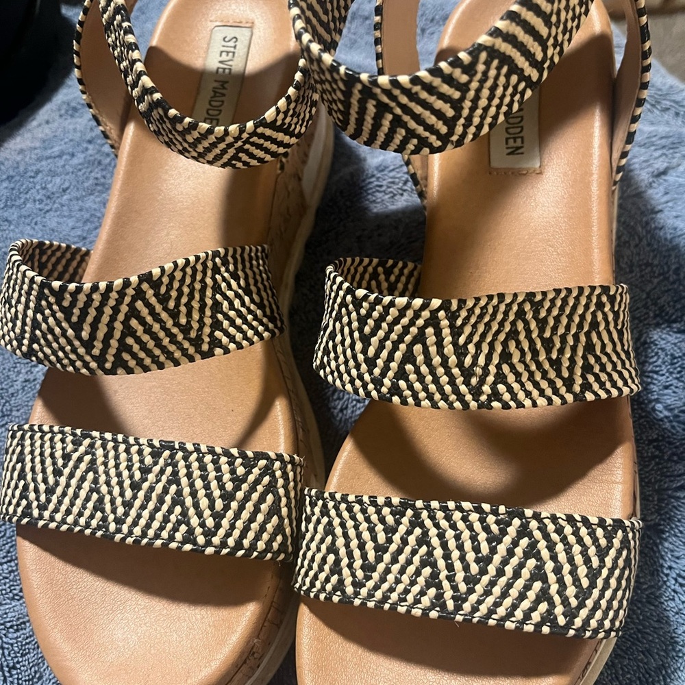 Steve Madden Bandi Platforms Size 9